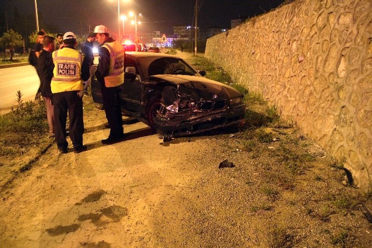 Bartın\'da Trafik Kazası: İki Yaralı