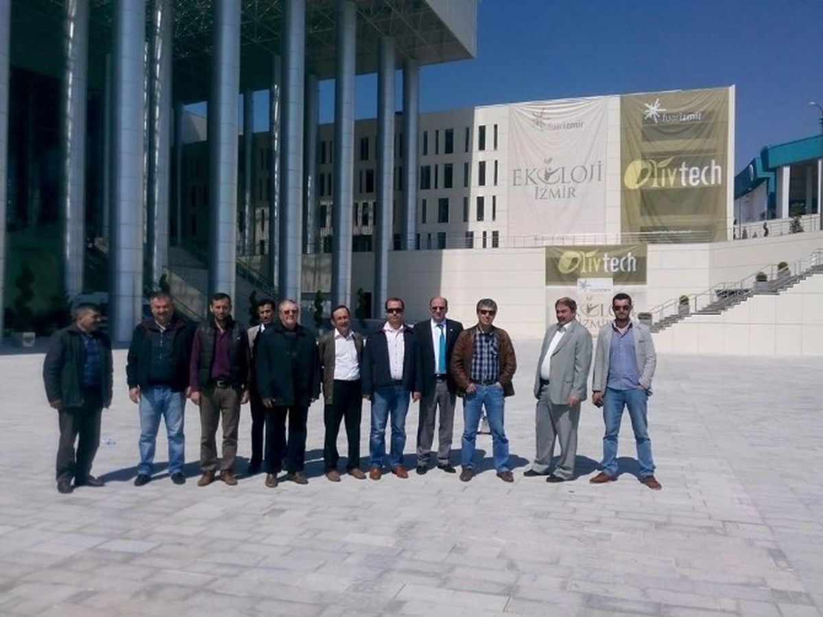 Burhaniyeliler İzmir\'de Zeytinyağı Fuarını Ziyaret Etti