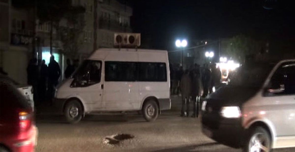 HDP\'nin Seçim Aracı Polis Tarafından Durduruldu