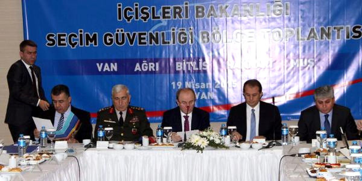 İçişleri Bakanı Öztürk, Van\'da Seçim Güvenliği Toplantısına Katıldı