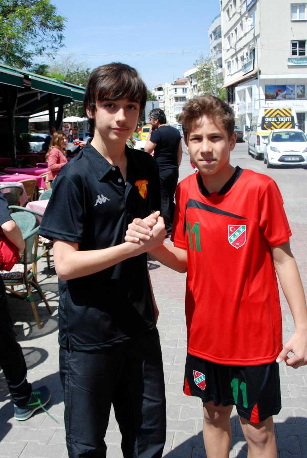 İzmir\'in 2 Takımı Karşıyaka ve Göztepe: "Ezeli Rakip Ebedi Dost"