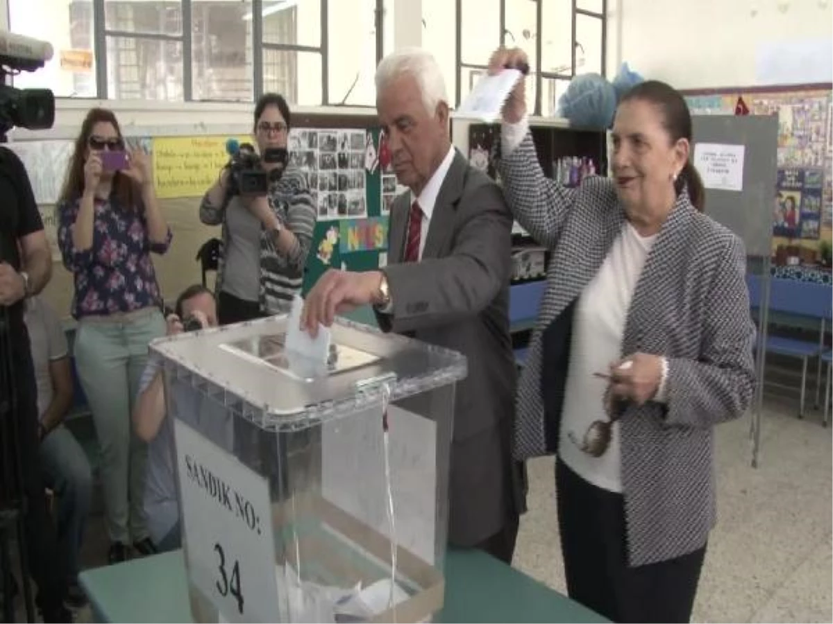 KKTC\'de Oy Verme İşlemleri Sürüyor