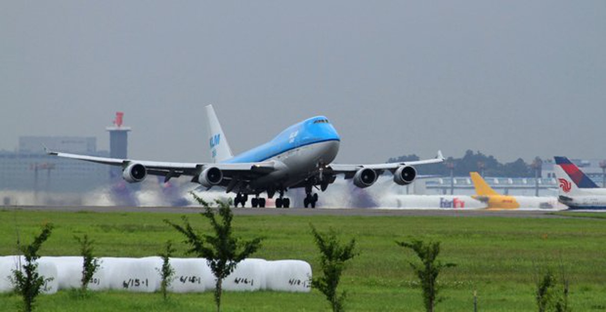 Klm Uçağı, Fırtına Yüzünden Pisti Pas Geçti