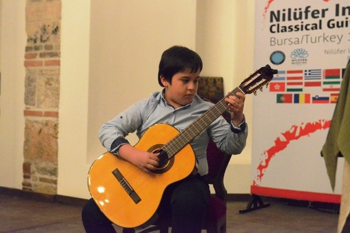 Marco Meloni Gitarıyla Büyüledi