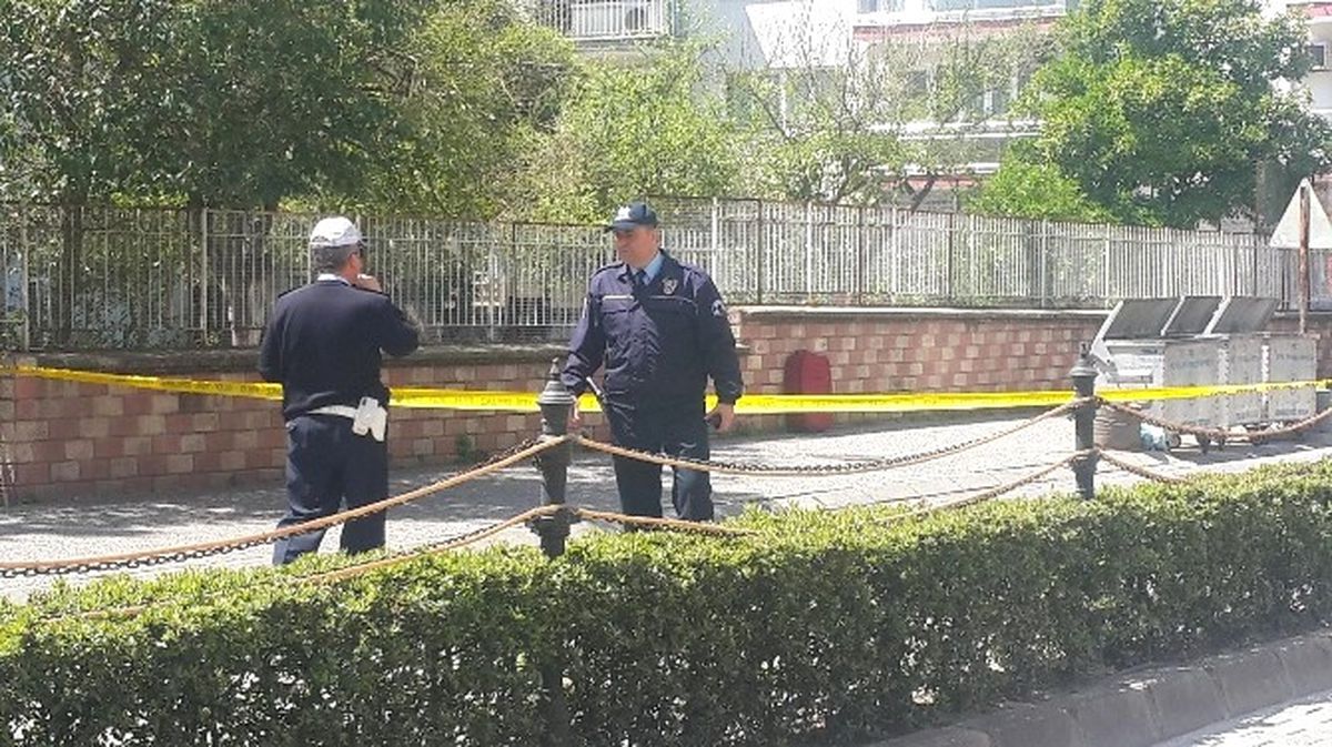 Okul Önüne Bırakılan Boş Valiz Paniğe Yol Açtı