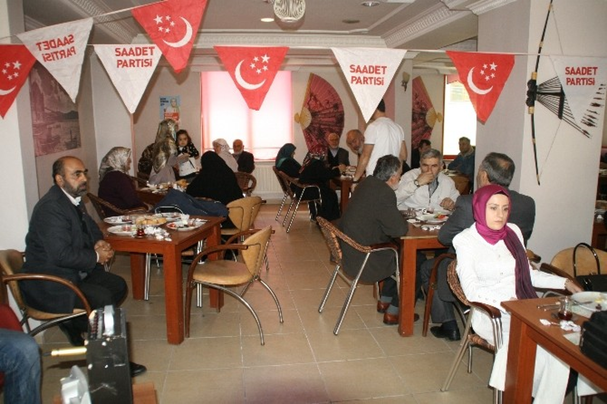 Saadet Partisi Zonguldak Milletvekili Adaylarını Devrek\'te Tanıttı
