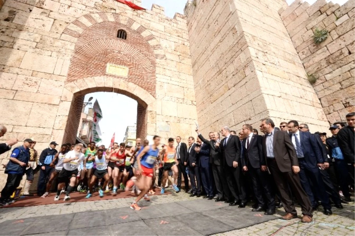 Tarihi Kent Koşusuna Afrikalı Sporcular Damgasını Vurdu