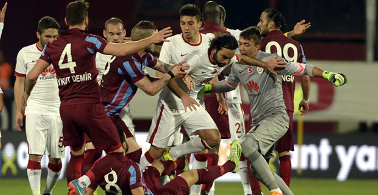 Trabzonspor - Galatasaray Maçının Son Dakikalarında Saha Karıştı