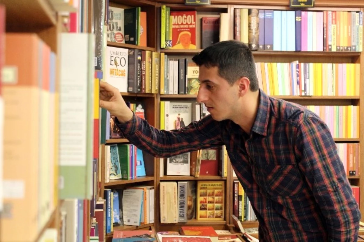 Türkiye\'nin Merak Ettiği Kitap Kurdu Ali Uçar, İha\'ya Konuştu