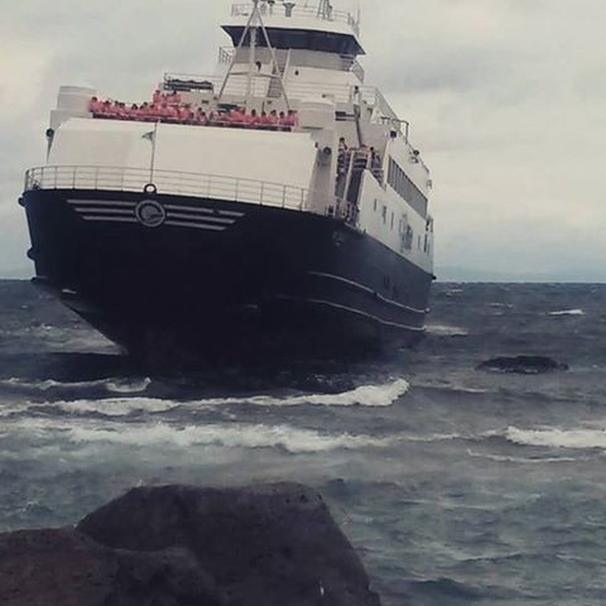Yolcu Taşıyan Feribot Karaya Oturdu