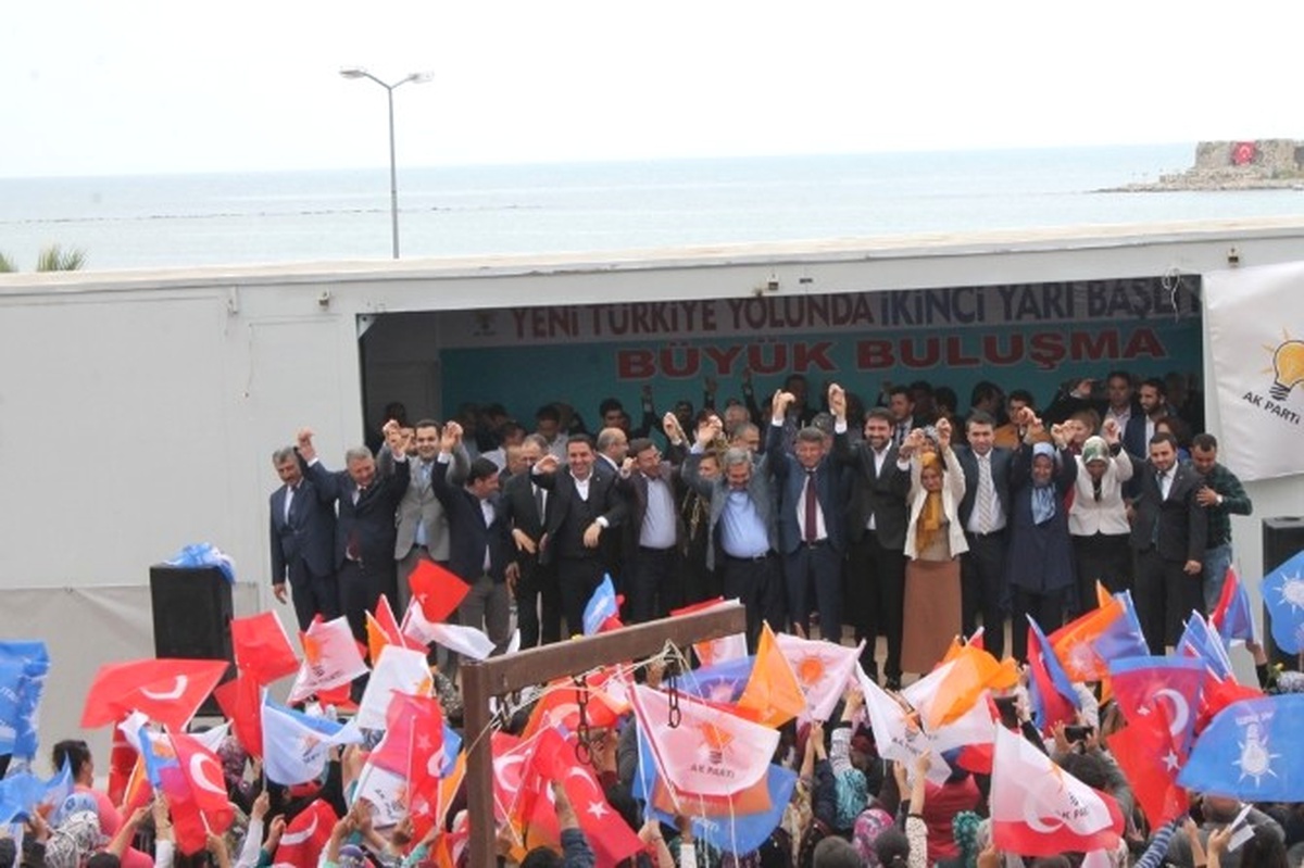 AK Parti Milletvekili Adaylarını Yumurtalık\'ta Tanıttı
