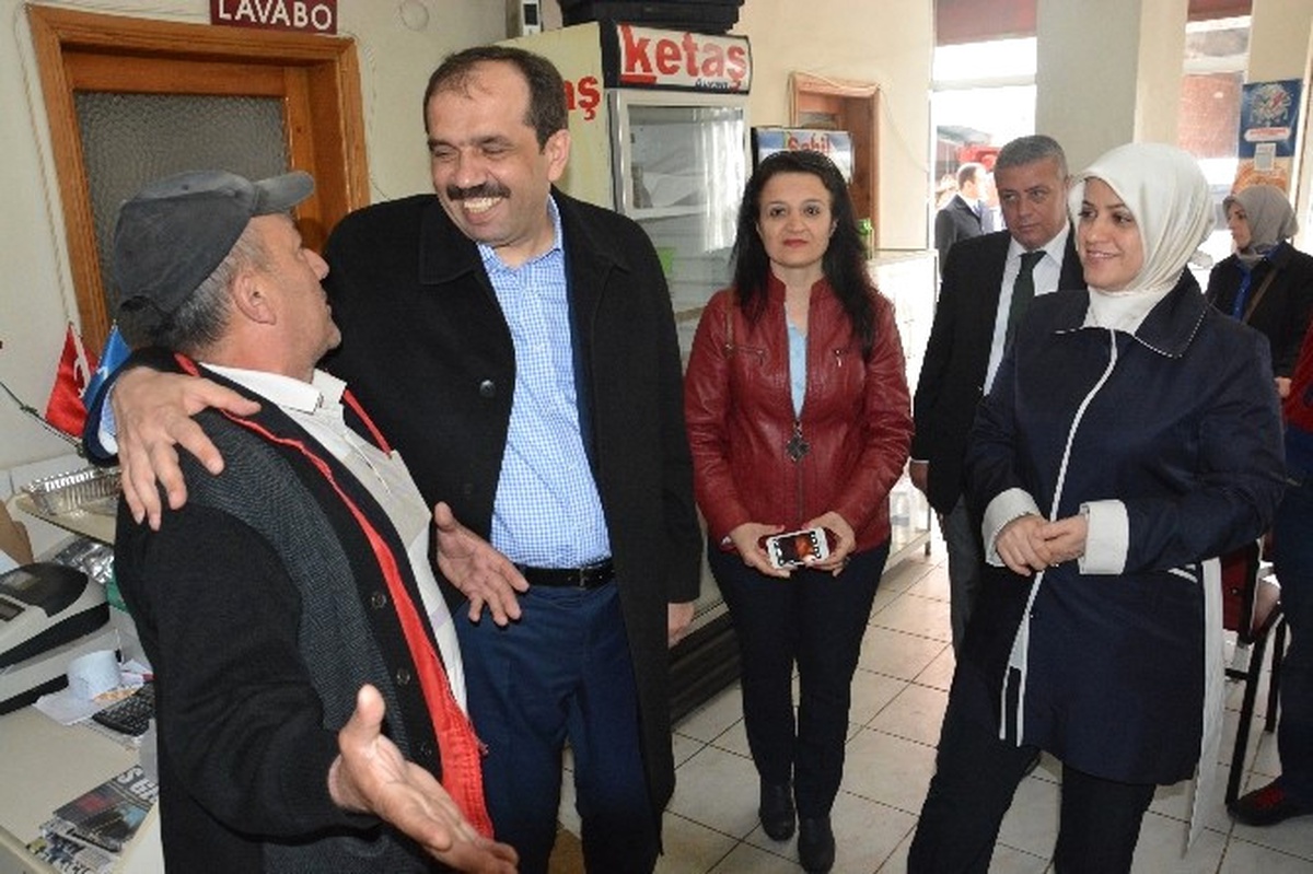 AK Parti Trabzon Milletvekili Adayları Muhammet Balta ve Ayse Sula Köseoğlu Pazarcı Esnafı ile...