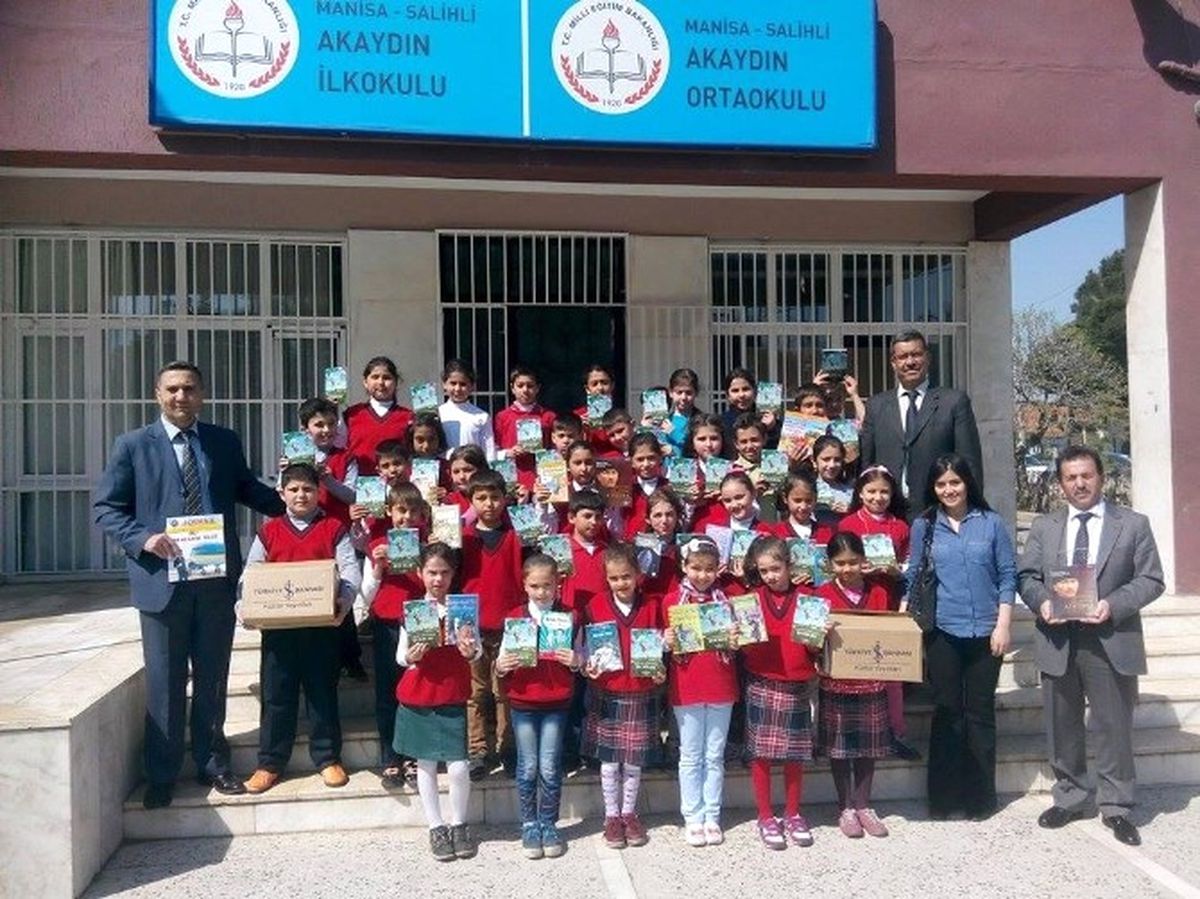 Akaydın İlköğretim Okulu\'na Kitap Yardımı