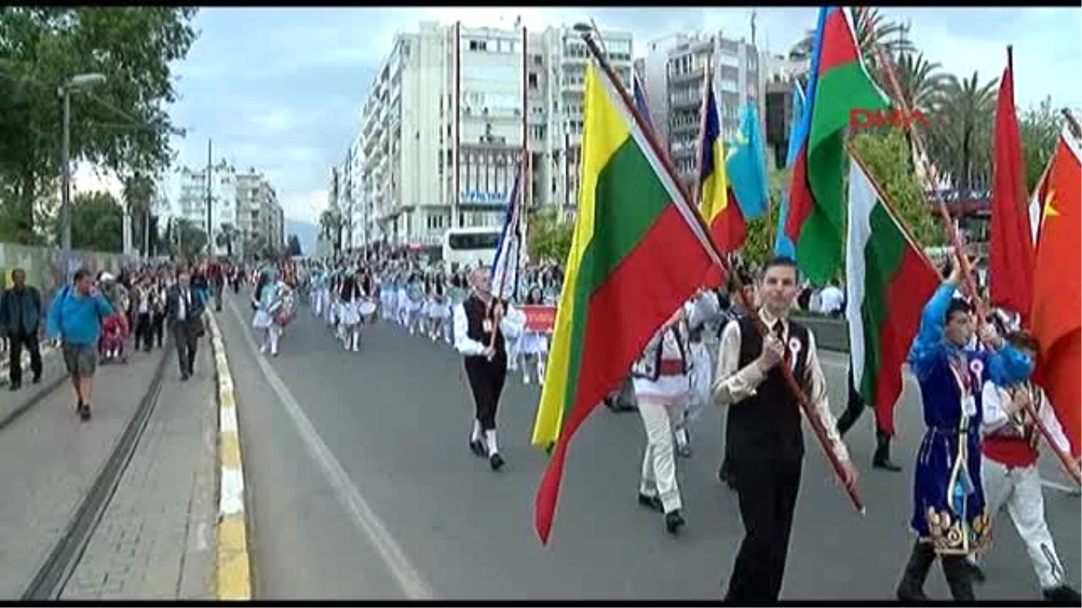 Antalya Sağanak Yağmur, Çocukların Dansını Engelleyemedi