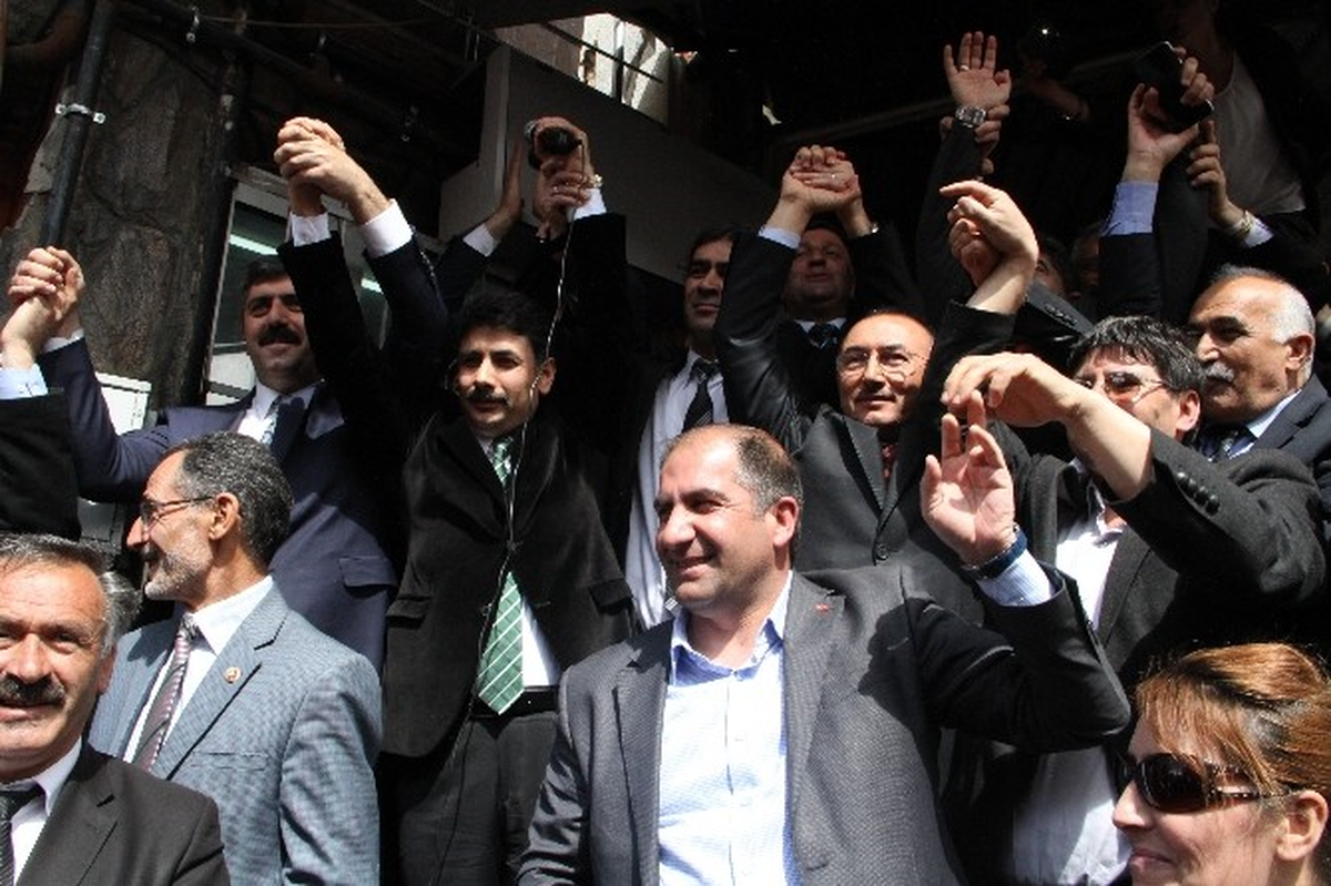 Ardahan\'da AK Parti Milletvekillerine Coşkulu Karşılama