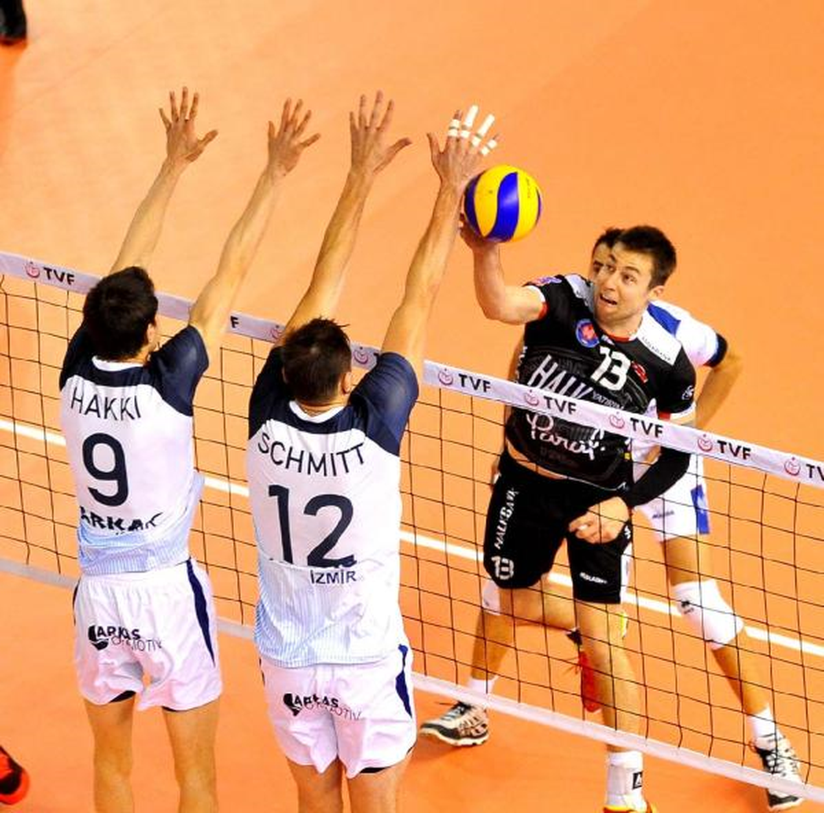 Arkasspor\'dan Dev Adım