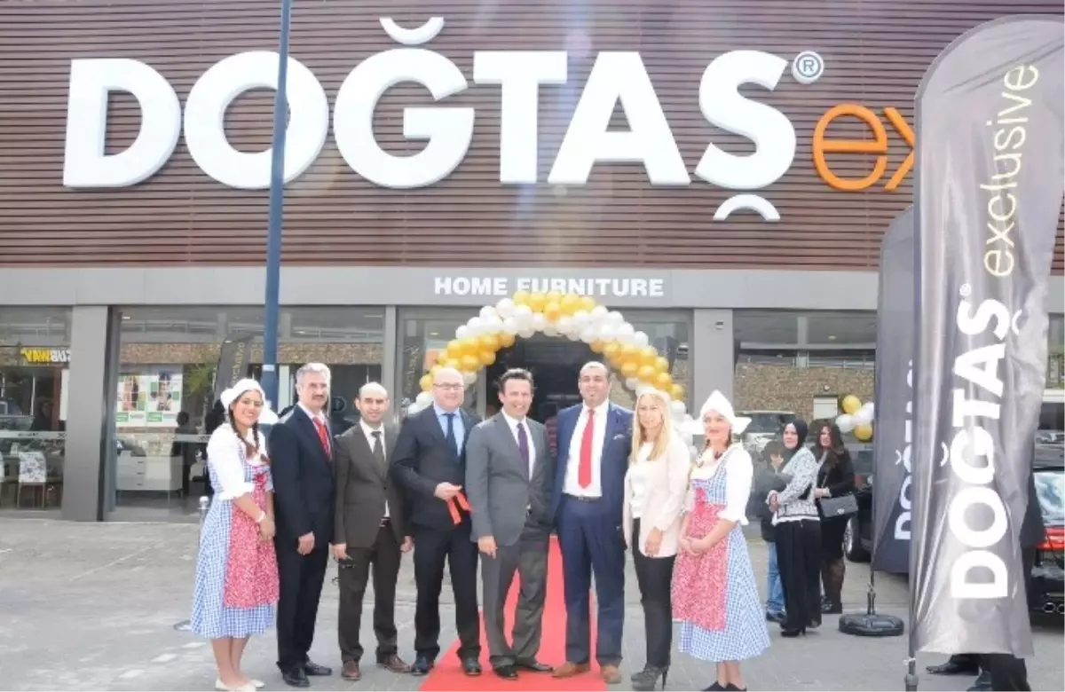 Avrupa\'nın En Büyük Türk Mobilya Mağazası Açıldı