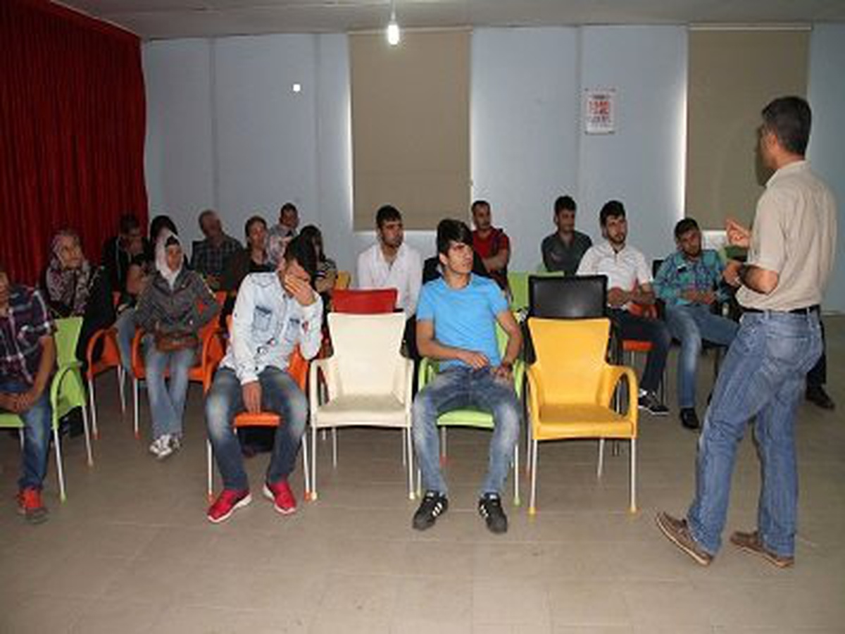 Bağlar Gençlerine Madde Bağımlılığı Semineri Verildi
