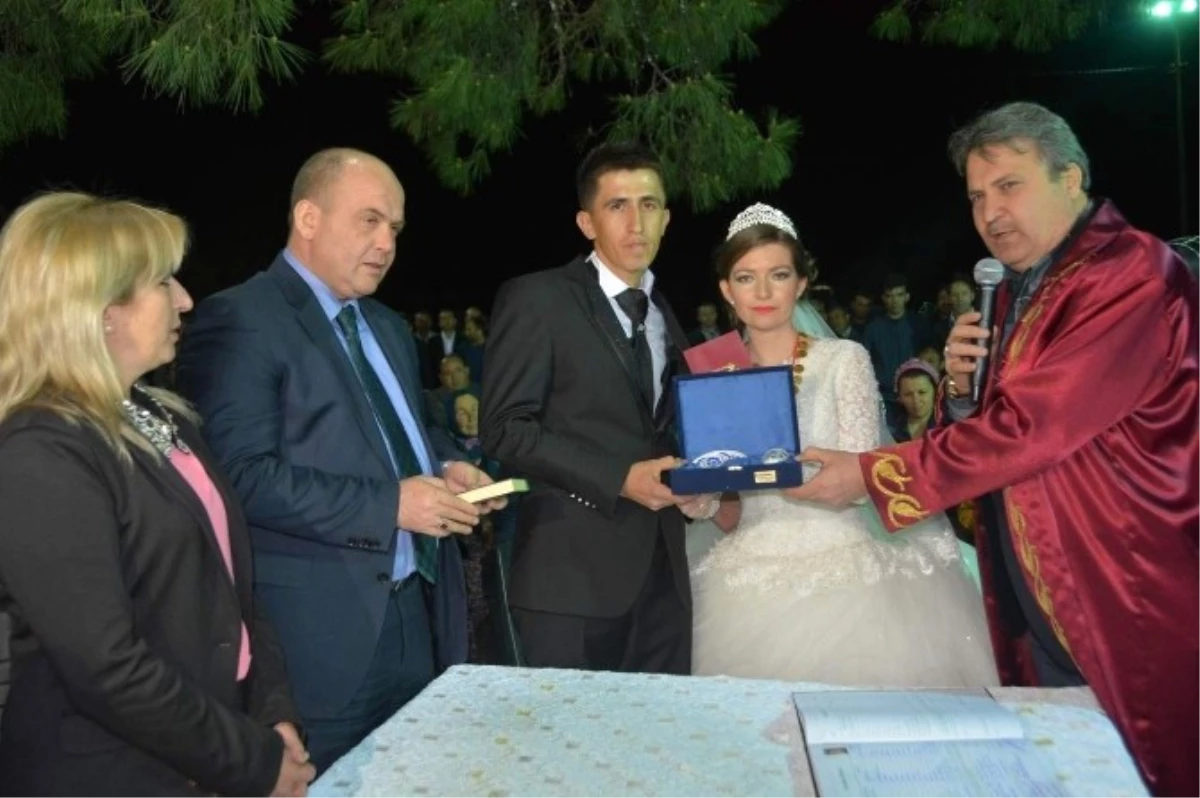 Başkan Çerçi Önce Nikah Kıydı, Sonra Harmandalı Oynadı