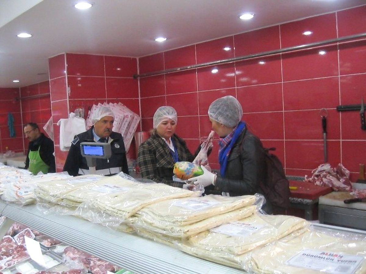 Büyükşehir Belediye Ekipleri Et Satış Reyonlarını Denetledi