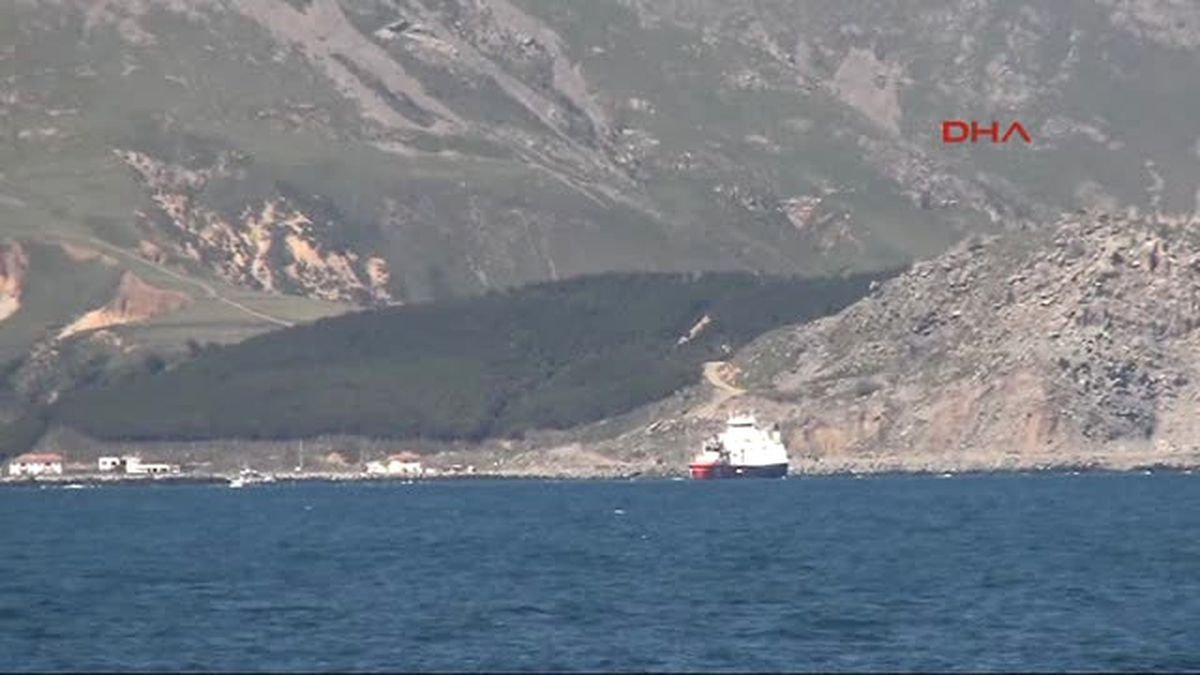 Çanakkle Gökçeada\' da Karaya Oturan Feribottaki 188 Yolcu Kurtarıldı