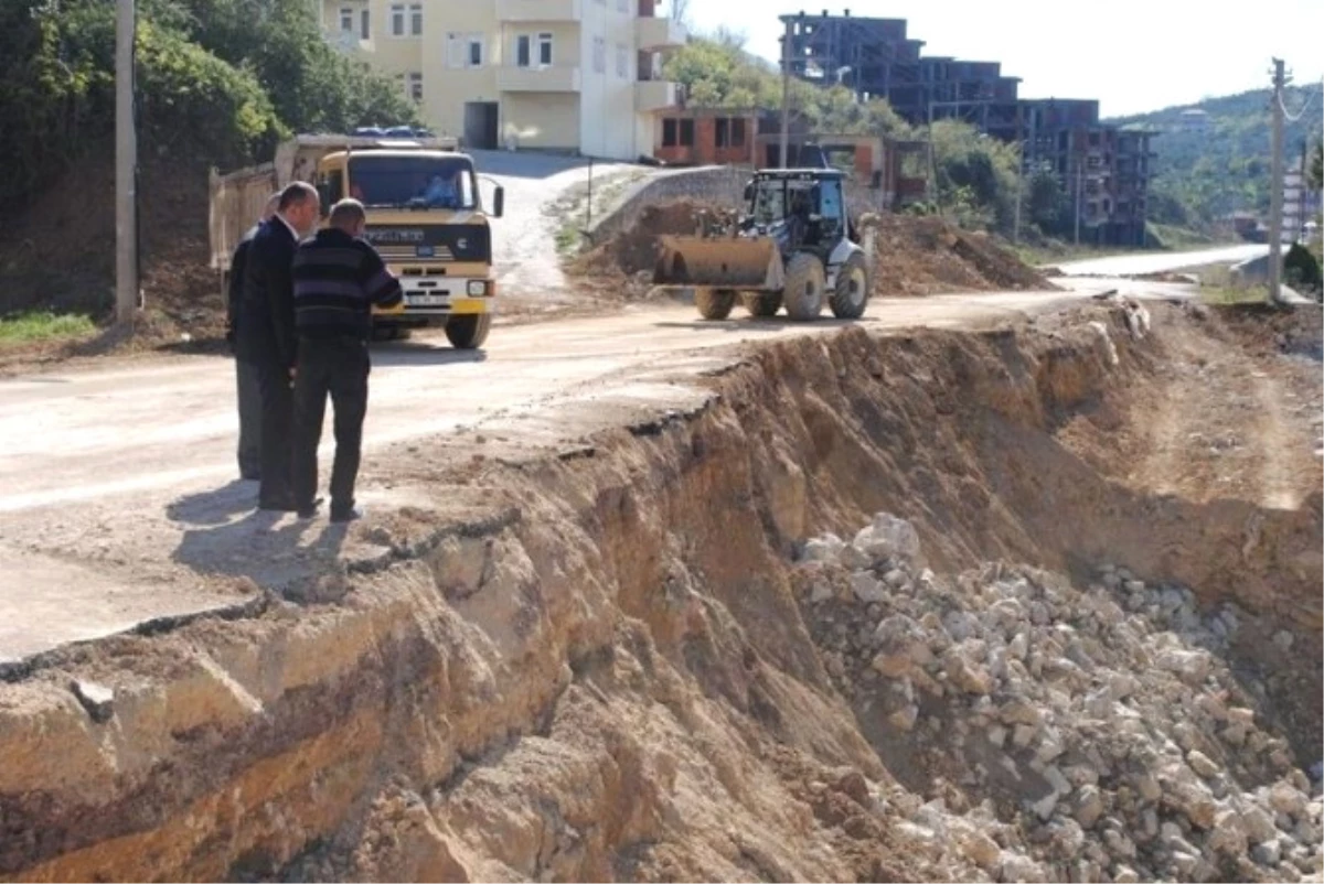 Çınarcık\'ta Çöken İstinat Duvarı Yeniden Yapılıyor