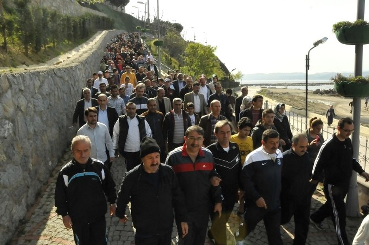 Darıca da Kutlu Doğum Haftası Etkinlikleri Yürüyüş ile Sonlandı