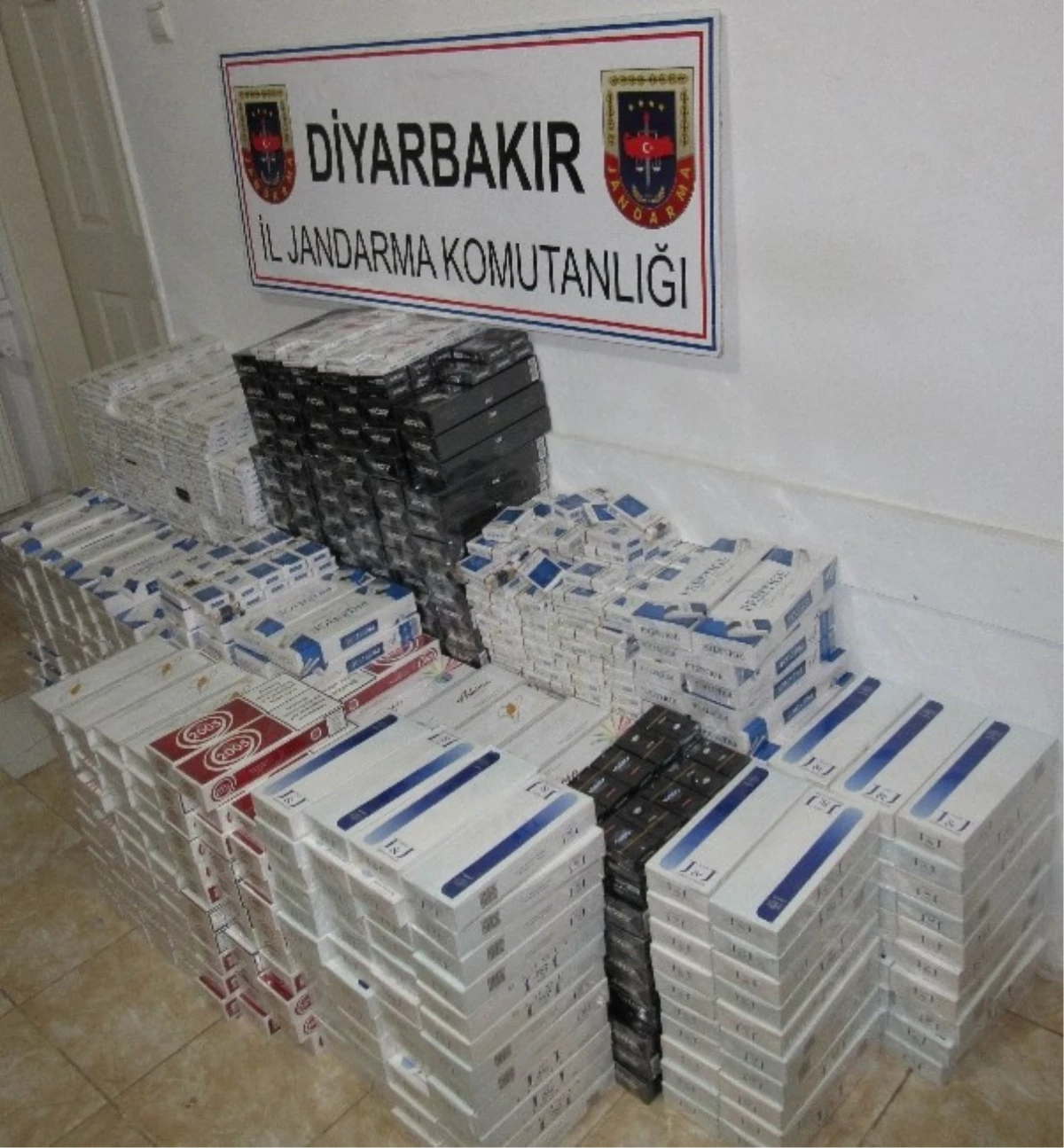 Diyarbakır\'da 10 Bin Paket Kaçak Sigara Ele Geçirildi