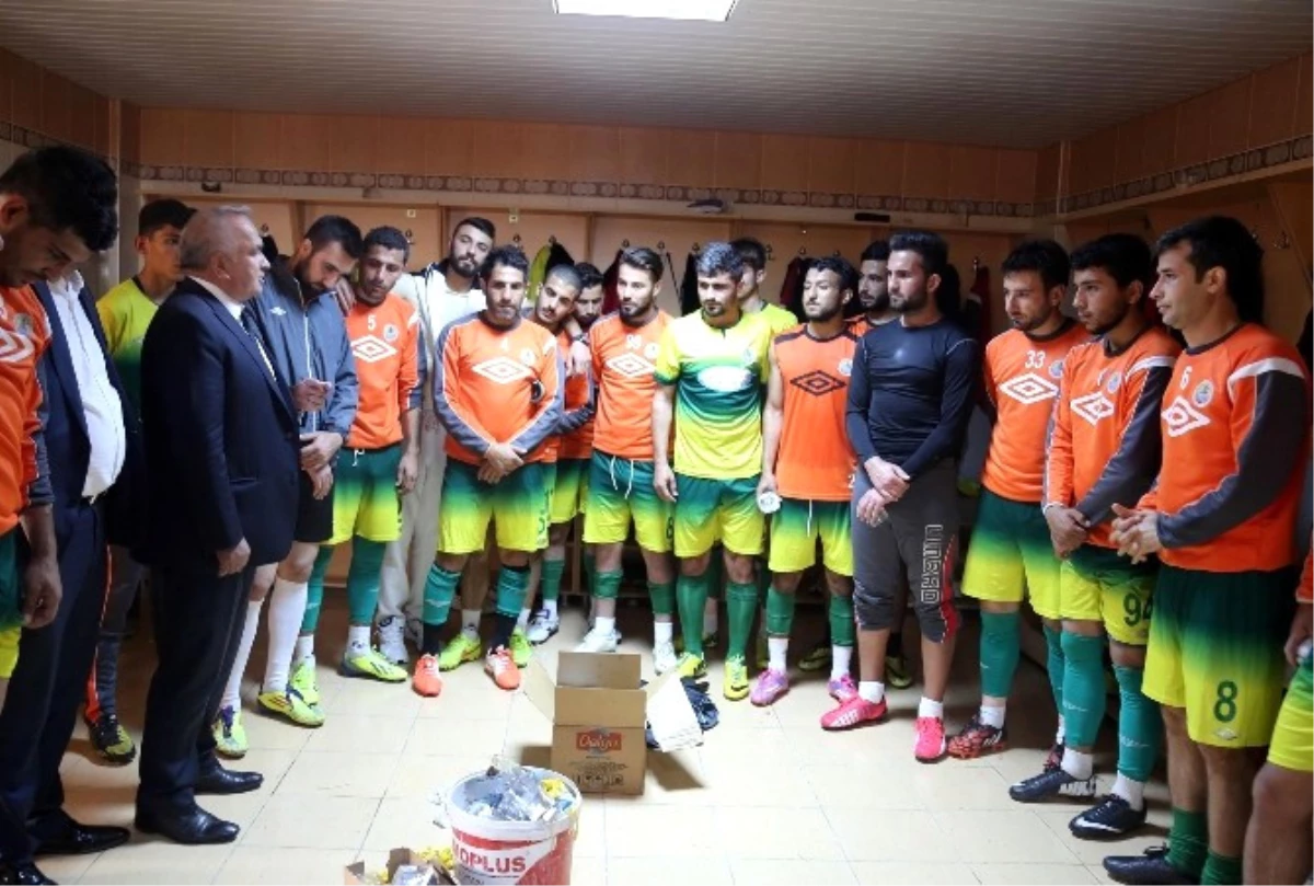 Erdemli Belediyespor Futbol Takımı Bal\'a Yükseldi