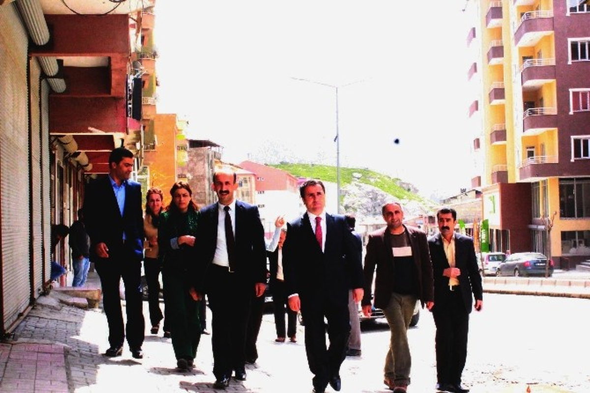 Hdp\'li Milletvekili Adaylarından Esnaf Ziyareti
