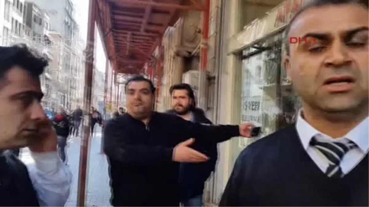 İstiklal Caddesi\'nde Ambulans Tepkisi