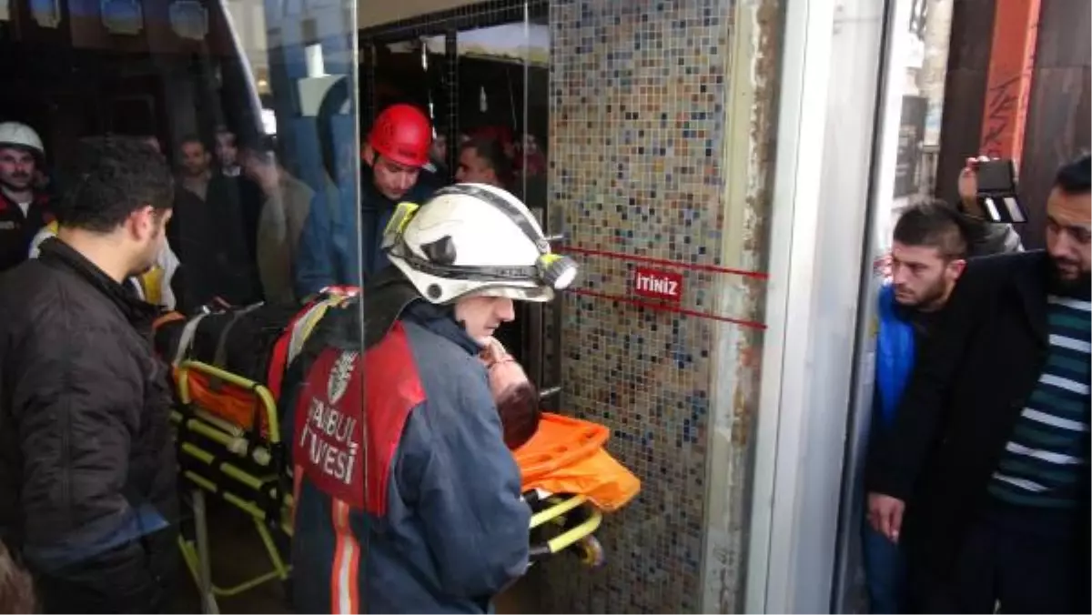 İstiklal Caddesi\'nde Ambulans Tepkisi