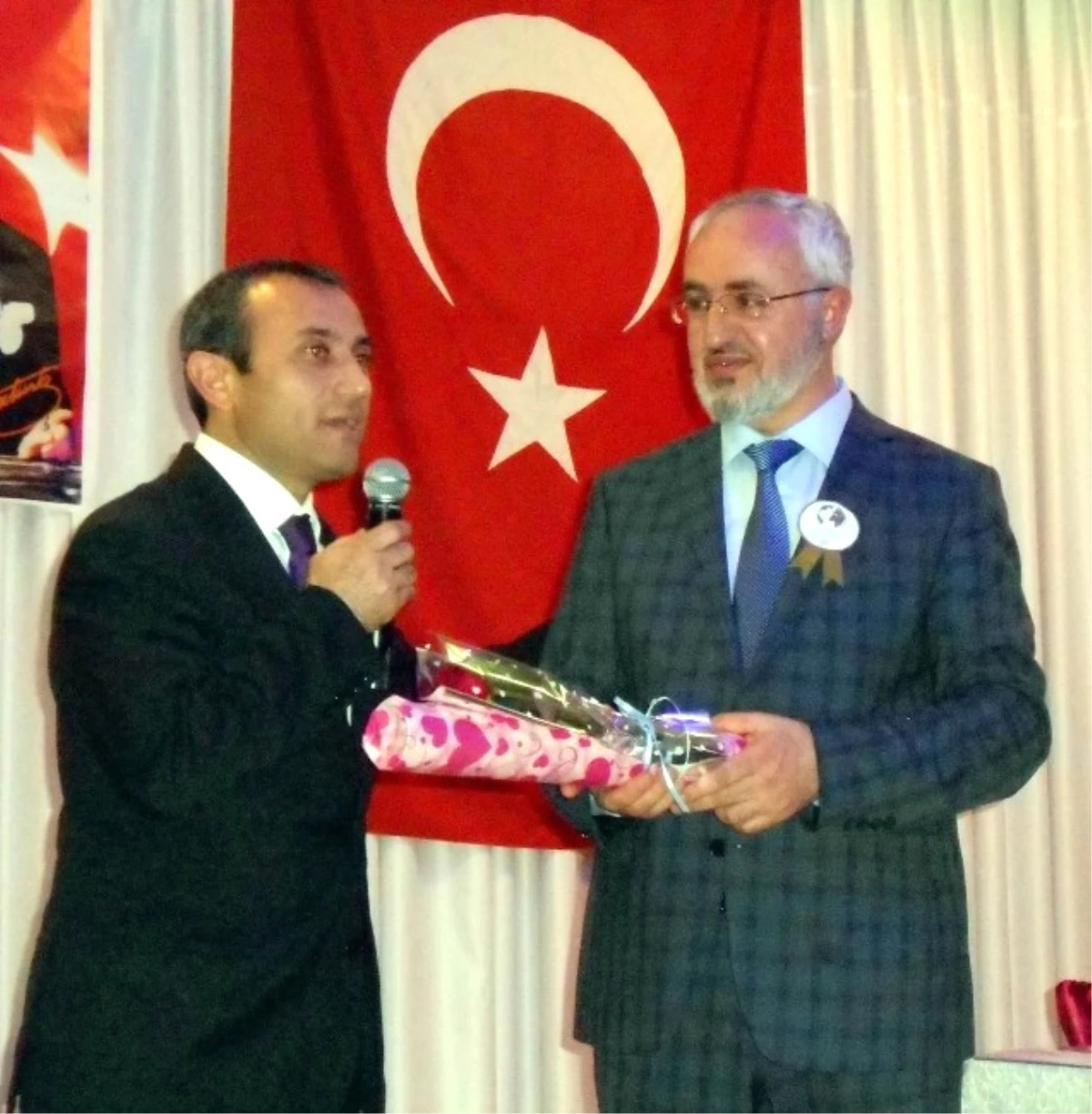 Kaymakam Sonel\'e Türkiye Diyanet Vakfı\'ndan Ödül