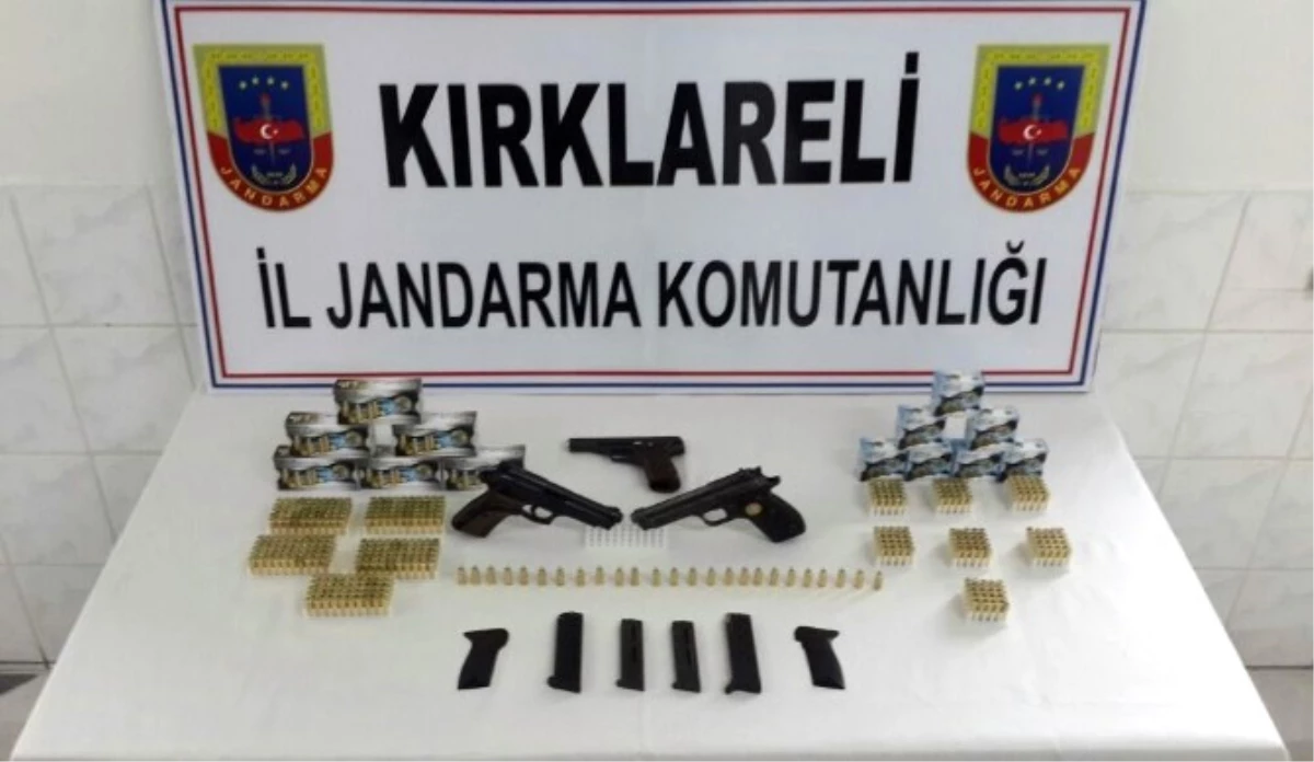 Kırklareli\'nde Bir Otomobilde Silah ve Fişekler Ele Geçirildi