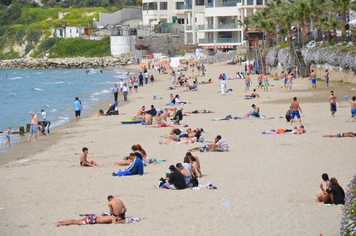 Kuşadası\'nda Plajlar Hareketlendi