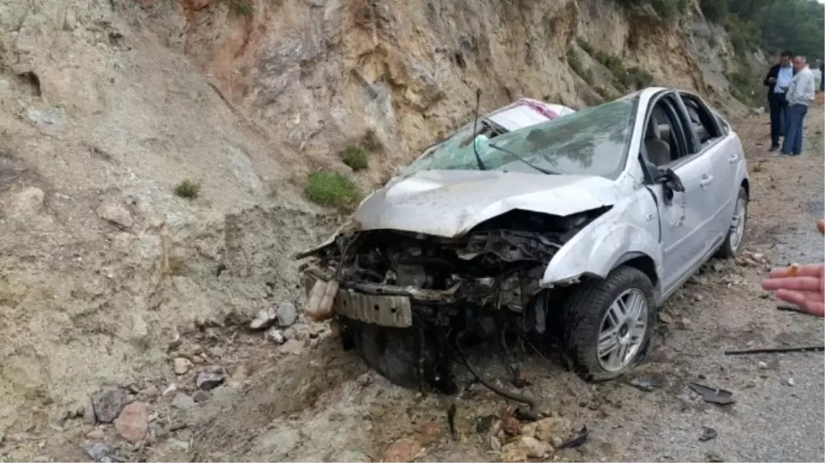 Kuşadası'nda Trafik Kazası: 3 Yaralı