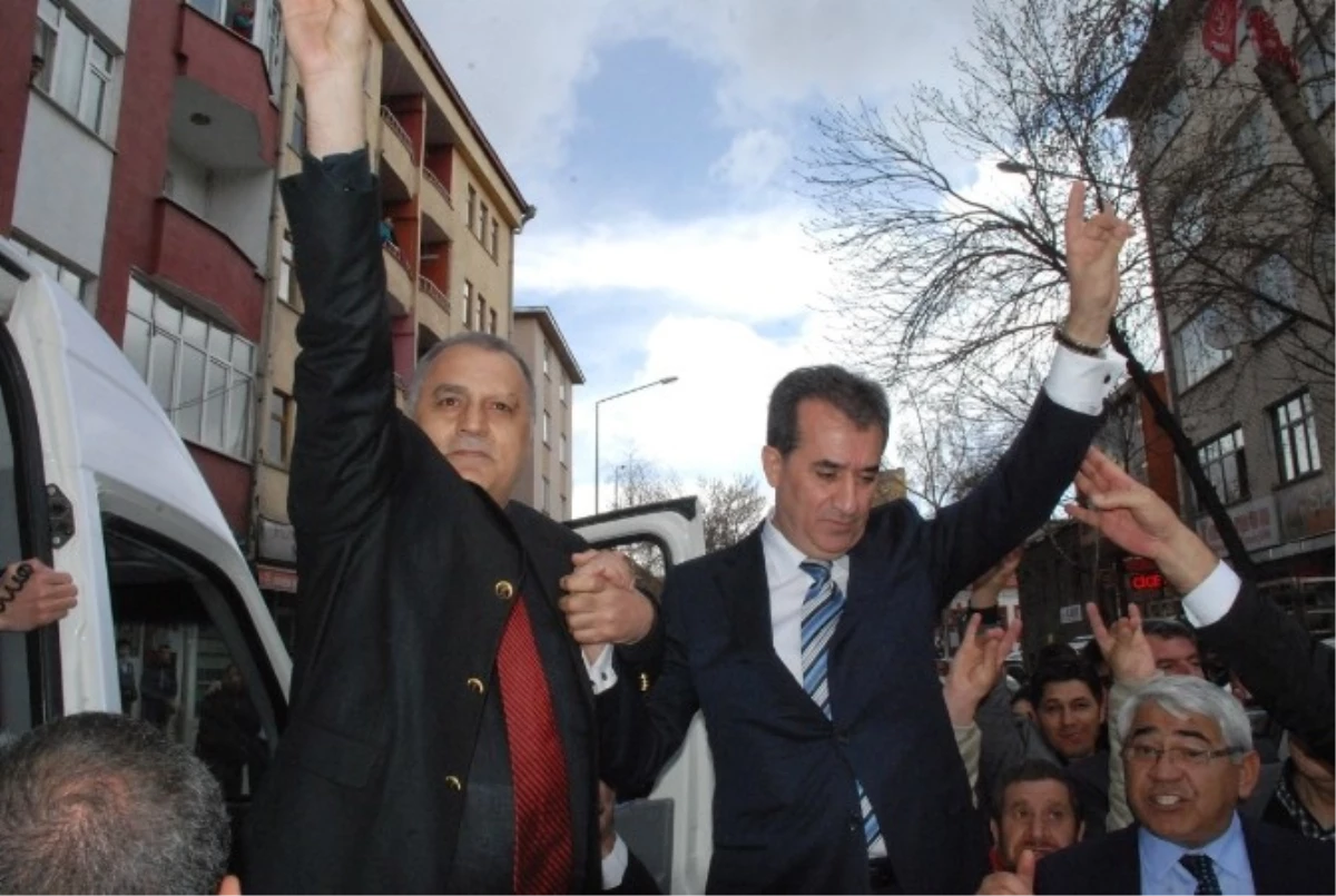 MHP Milletvekili Adayı Taner Gökçek ve Yaşar Ağsu Seçim Çalışmaları İçin Kars\'ta