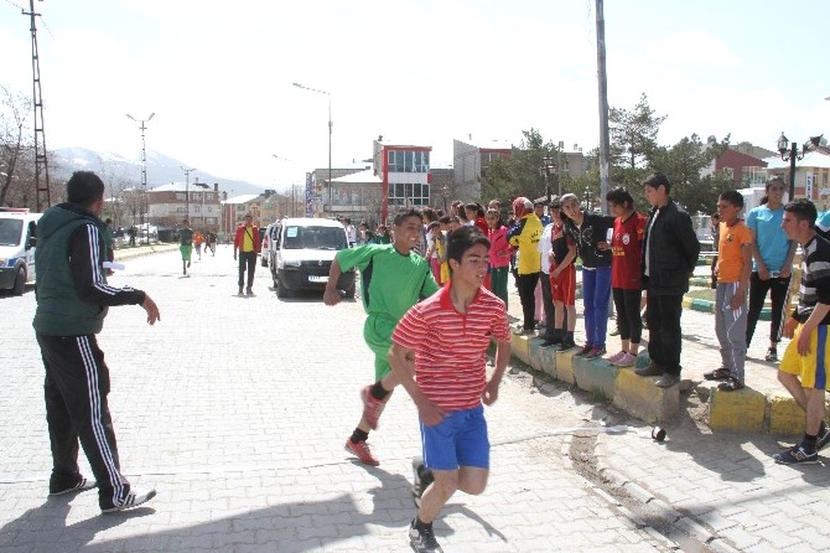 Muradiye\'de Atletizm Koşusu