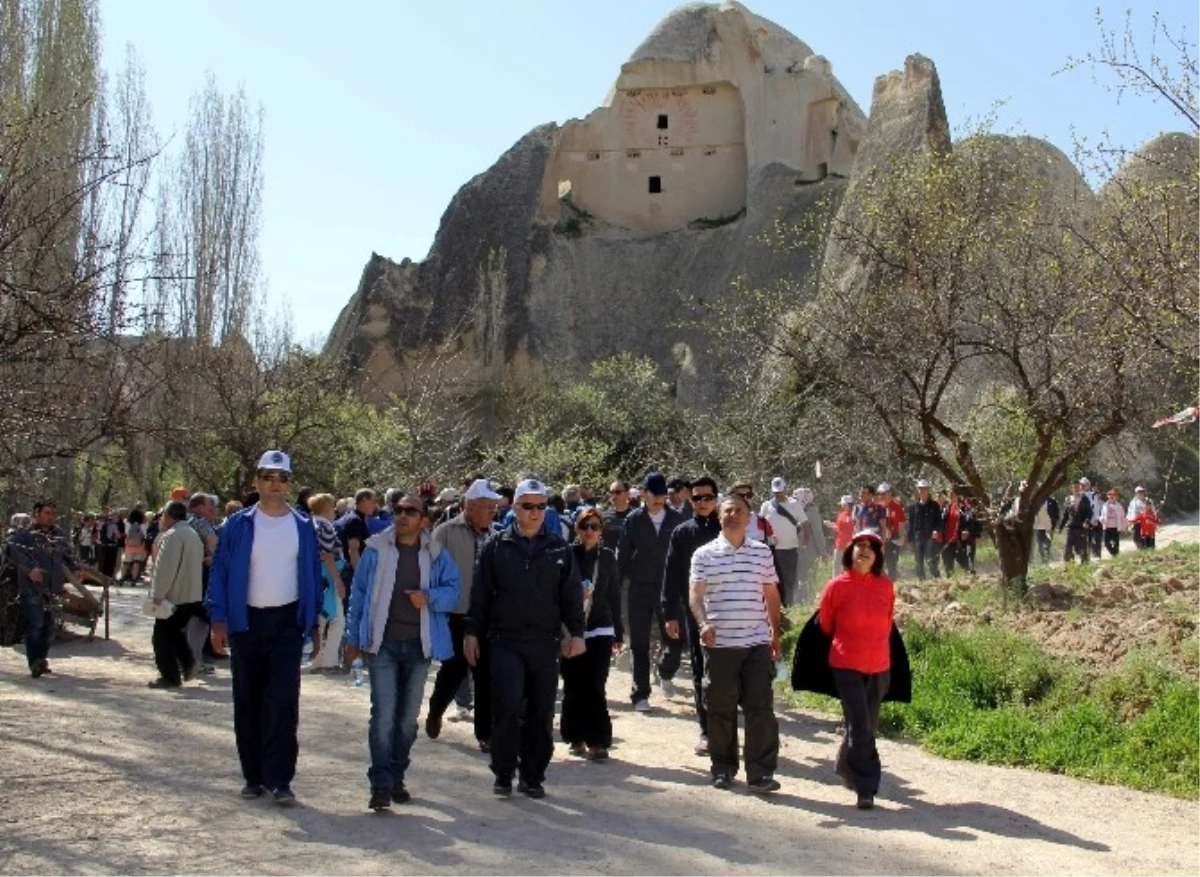 Nevşehir\'de Vadi Yürüyüşü