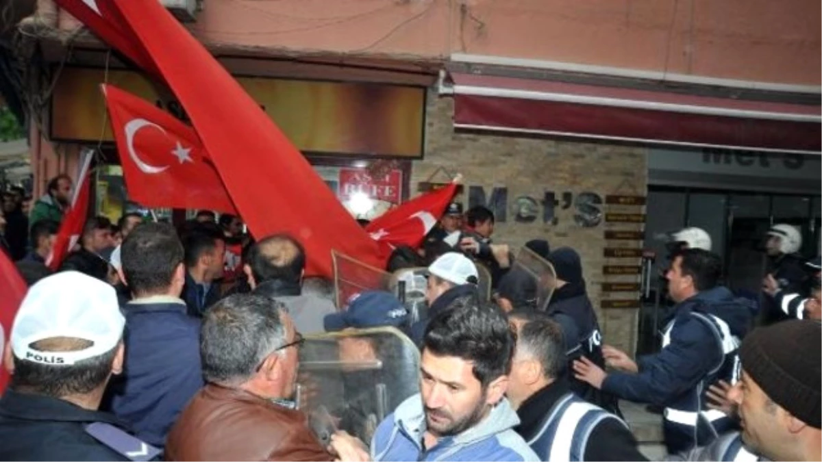 Orhangazi\'de HDP Lokaline Yürüyen Gruba Polis Engeli