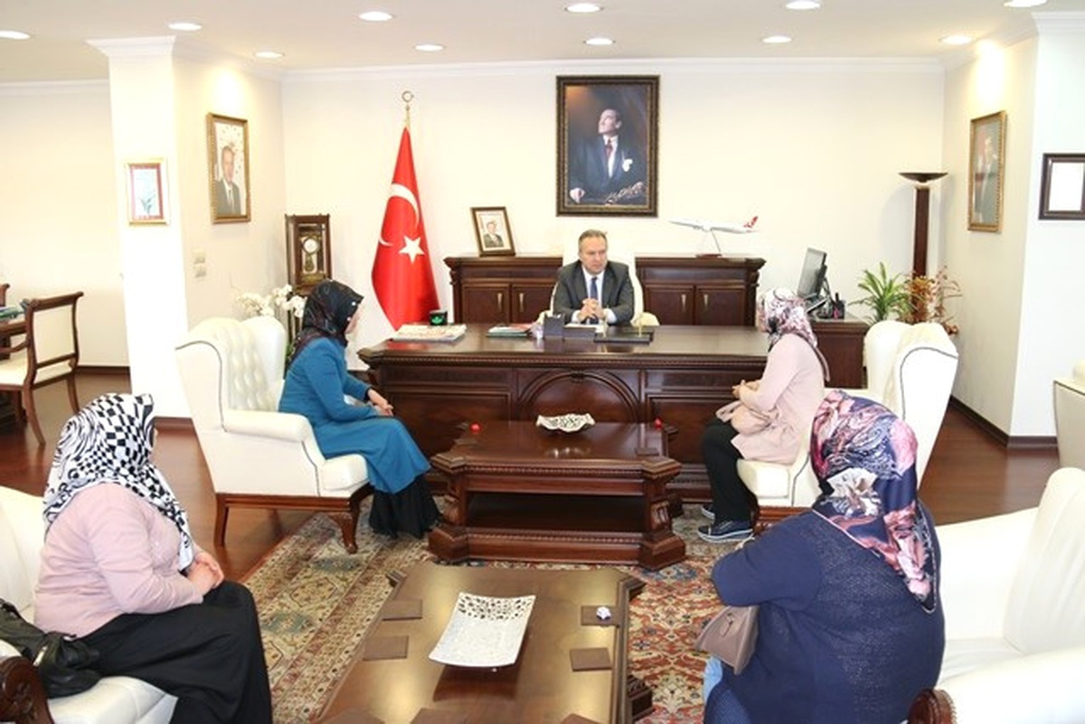 Otistik Öğrencilerin Aileleri Vali Fidan\'ı Ziyaret Etti