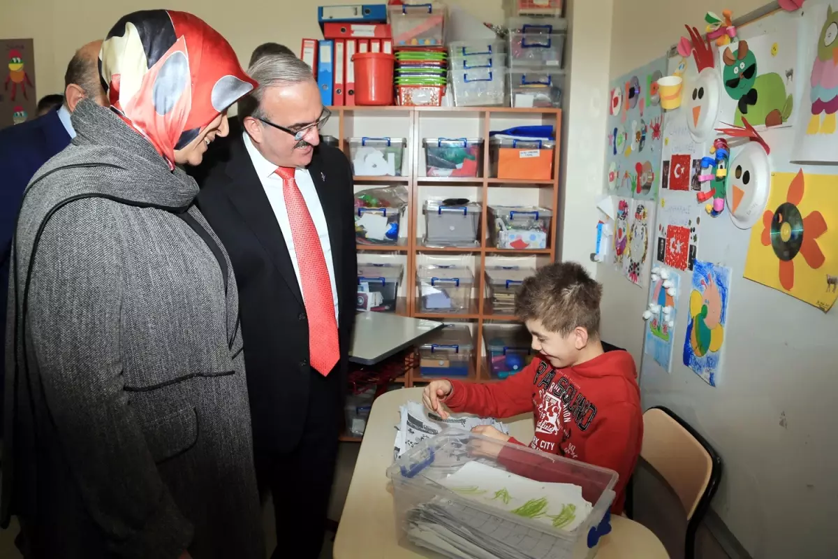 Otizmli Çocuklara Vali Morali