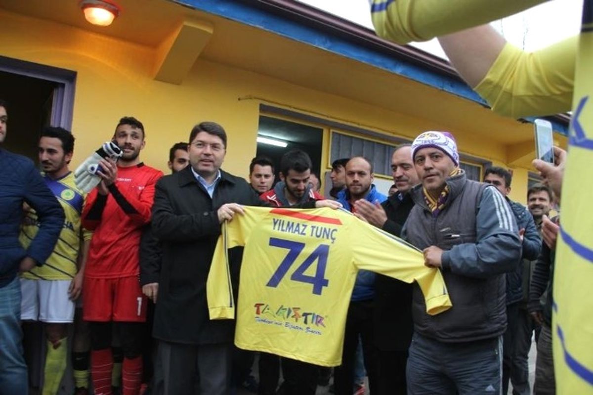 Şampiyon Ulus Çınarspor\'dan Milletvekili Tunç\'a Forma