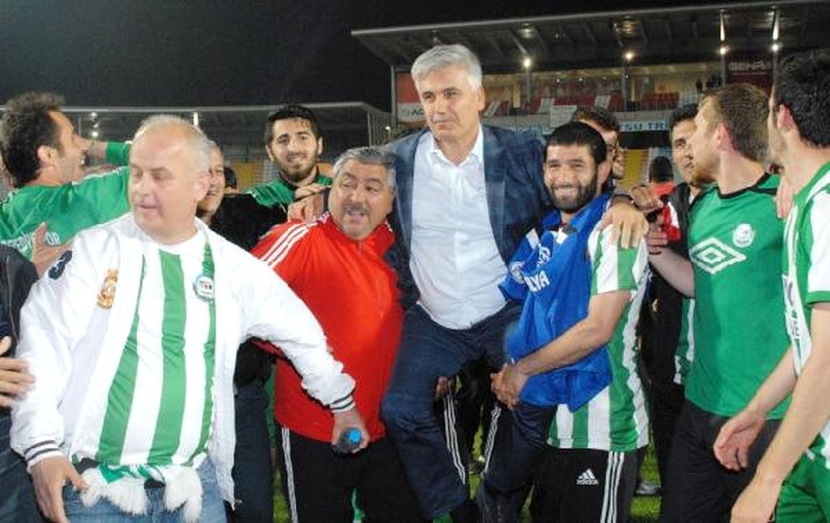 Serik Belediyespor Şampiyon Olarak Bal Ligi\'ne Çıktı