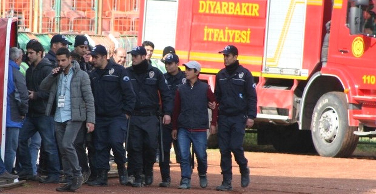 Taraftarlar, 5 Liraya Bilet Almayınca 500 Lira Cezaya Çarptırıldı