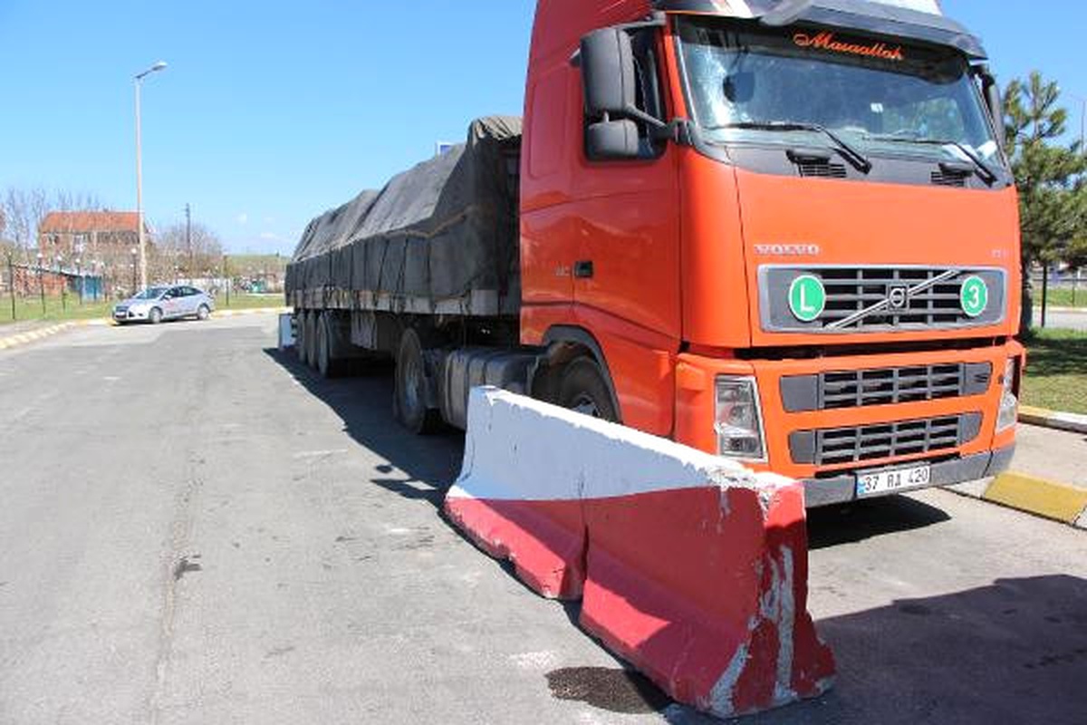 Tır\'ların Kaçırılmaması İçin Beton Bloklu Yöntem