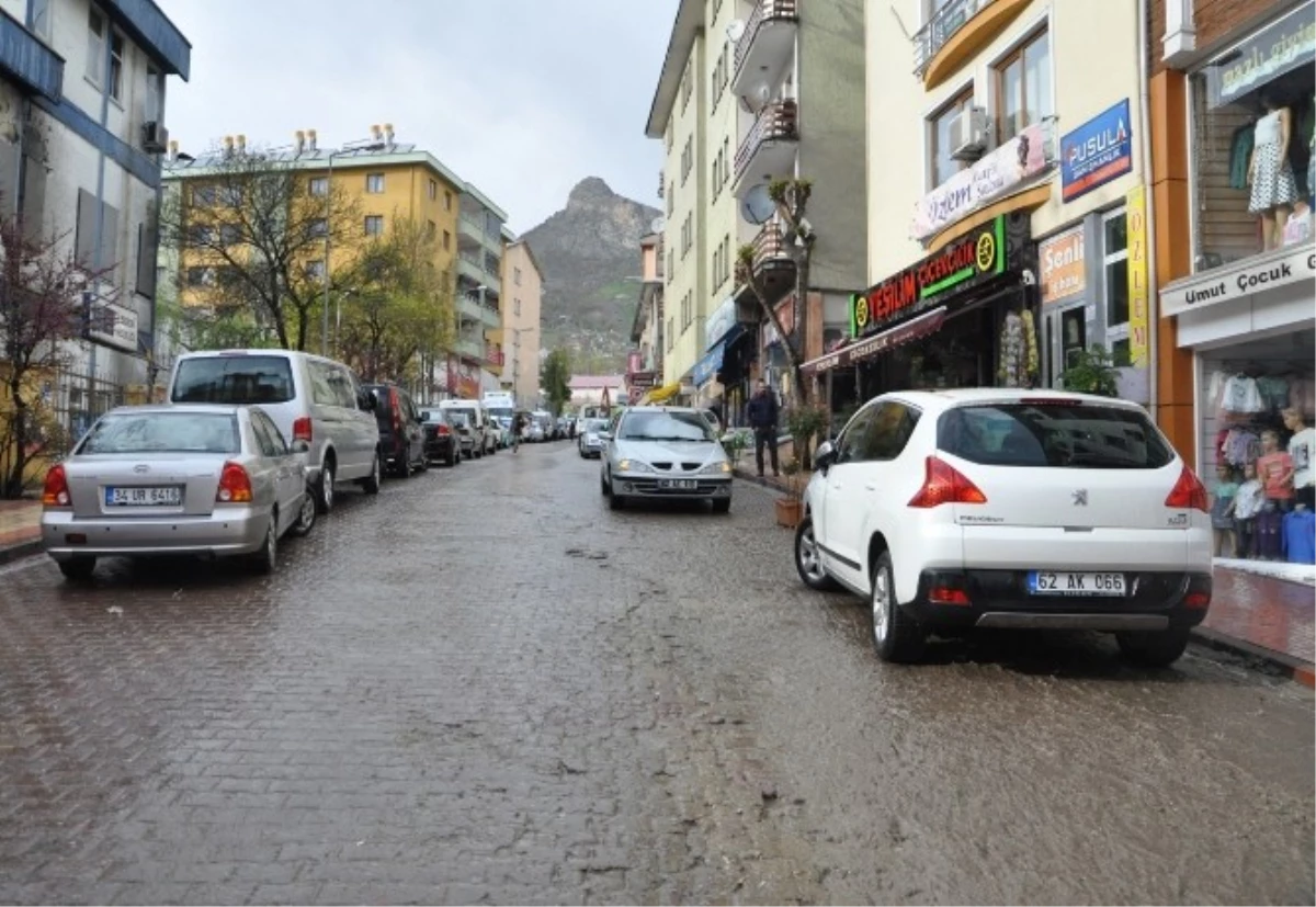 Tunceli\'de Beklenmeyen Dolu Yağışı