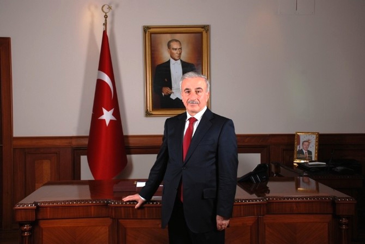 Vali Kamçı\'nın 23 Nisan Ulusal Egemenlik ve Çocuk Bayramı Kutlama Mesajı