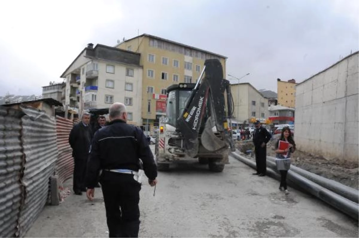 Valinin Geçiş Güzergahında Çalışan İş Makinelerine Trafik Cezası