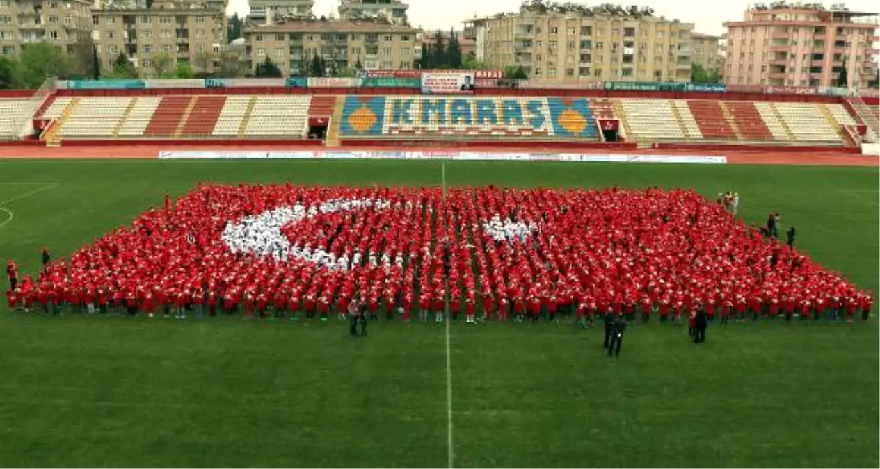 2 Bin 500 Öğrenci Birlikte Diş Fırçalayıp Dünya Rekoru Kırdı